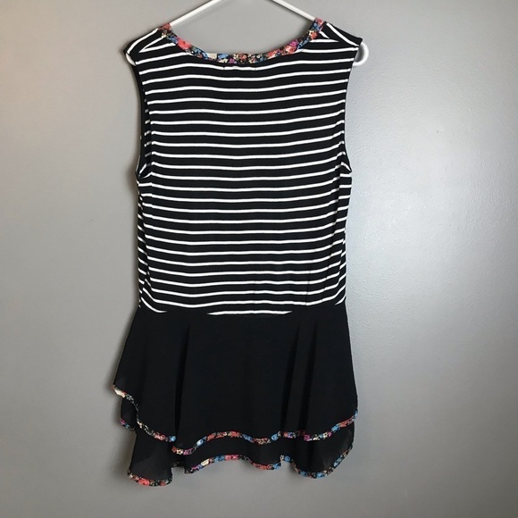 Kim & Cami Striped Ruffle Hem Sleeveless Top – Size Large - Picture 6 of 6